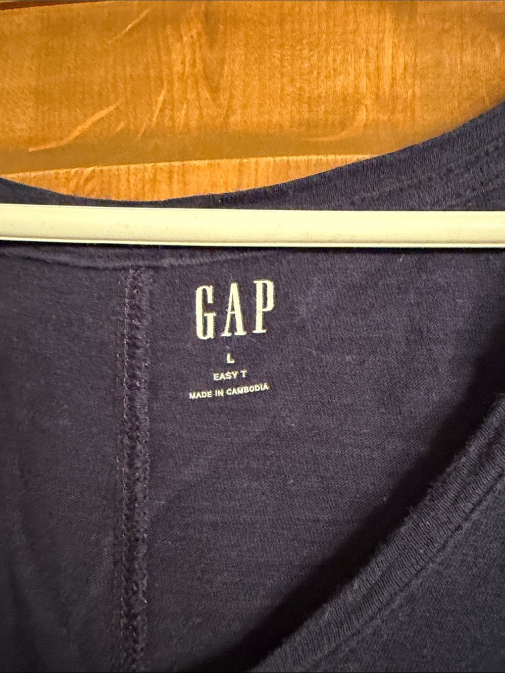 GAP Women's Dark Navy V-Neck Short Sleeve Tee - Picture 2 of 2